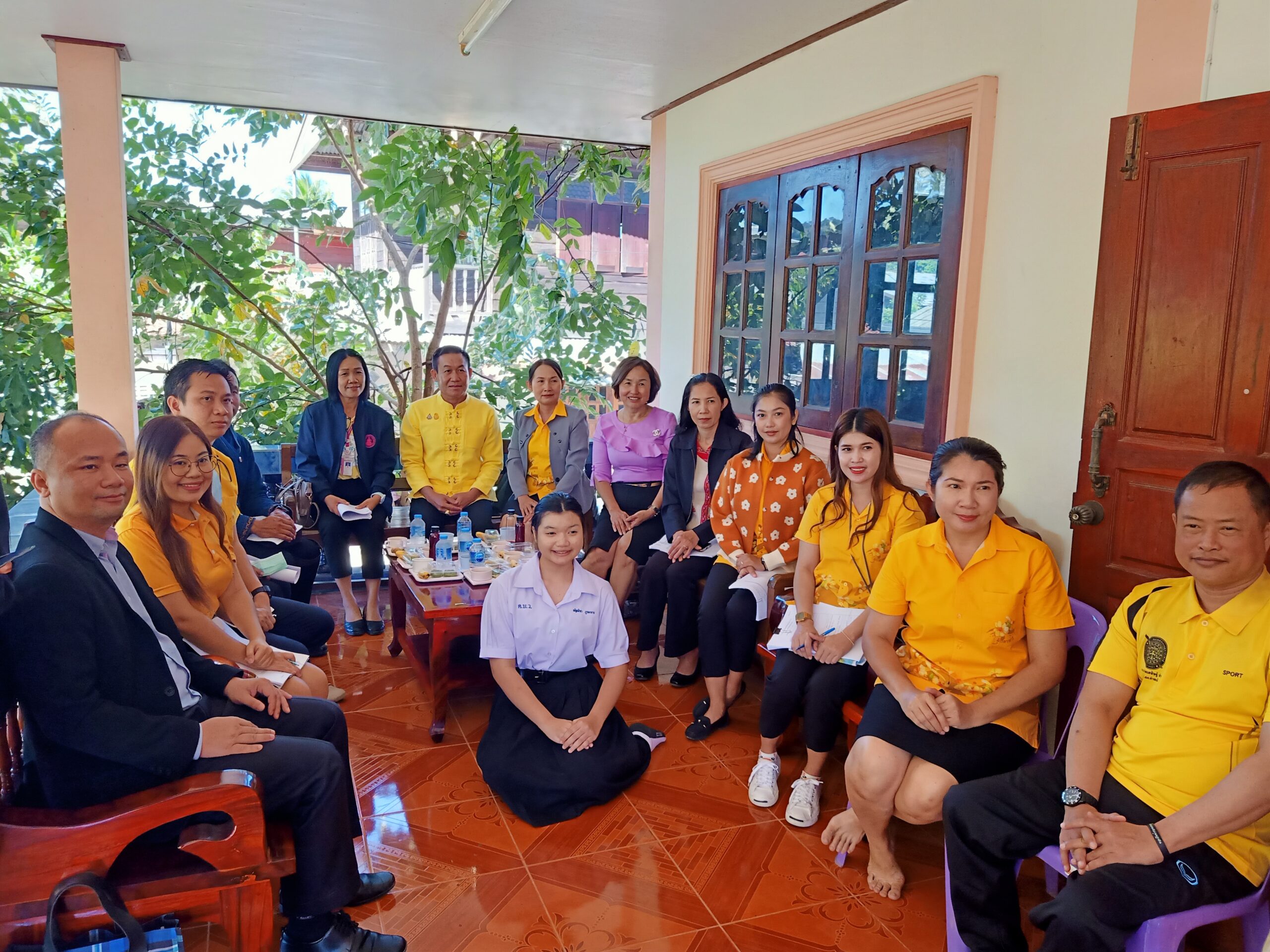 คณะกรรมการฯ ทุน ม.ท.ศ. ตรวจเยี่ยมบ้านนักเรียน