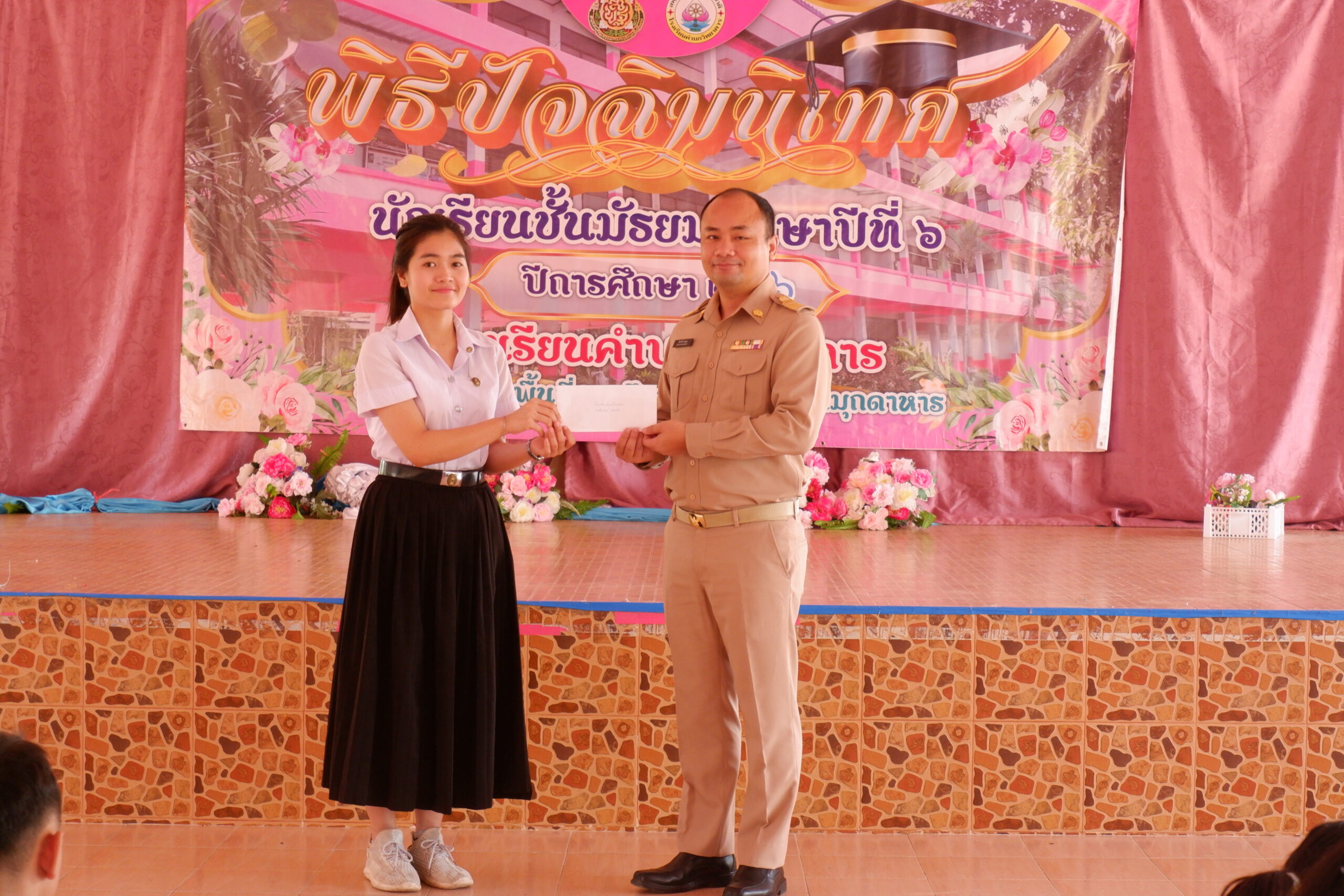 คุณครูธิดารัตน์ คนขยัน นักศึกษาฝึกประสบการณ์วิชาชีพครู กล่าวแสดงความรู้สึก