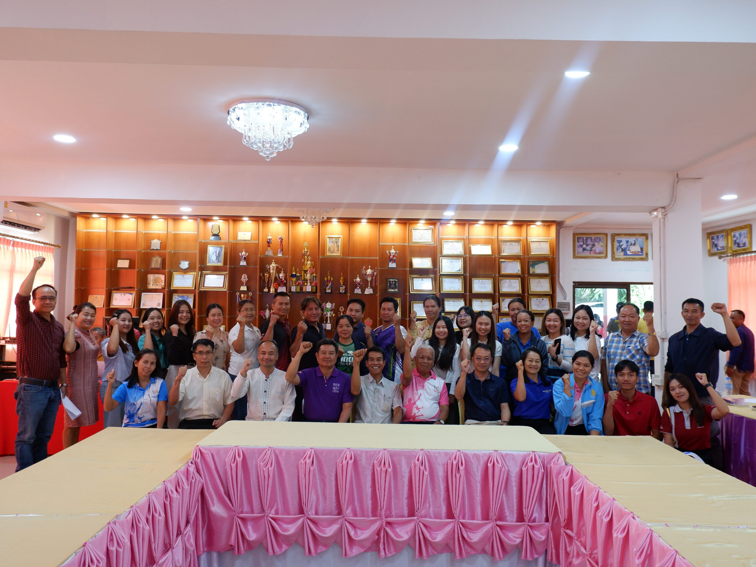 ประชุมศิษย์เก่า เตรียมจัดงานผ้าป่าเพื่อการศึกษา โรงเรียนคำบกวิทยาคาร