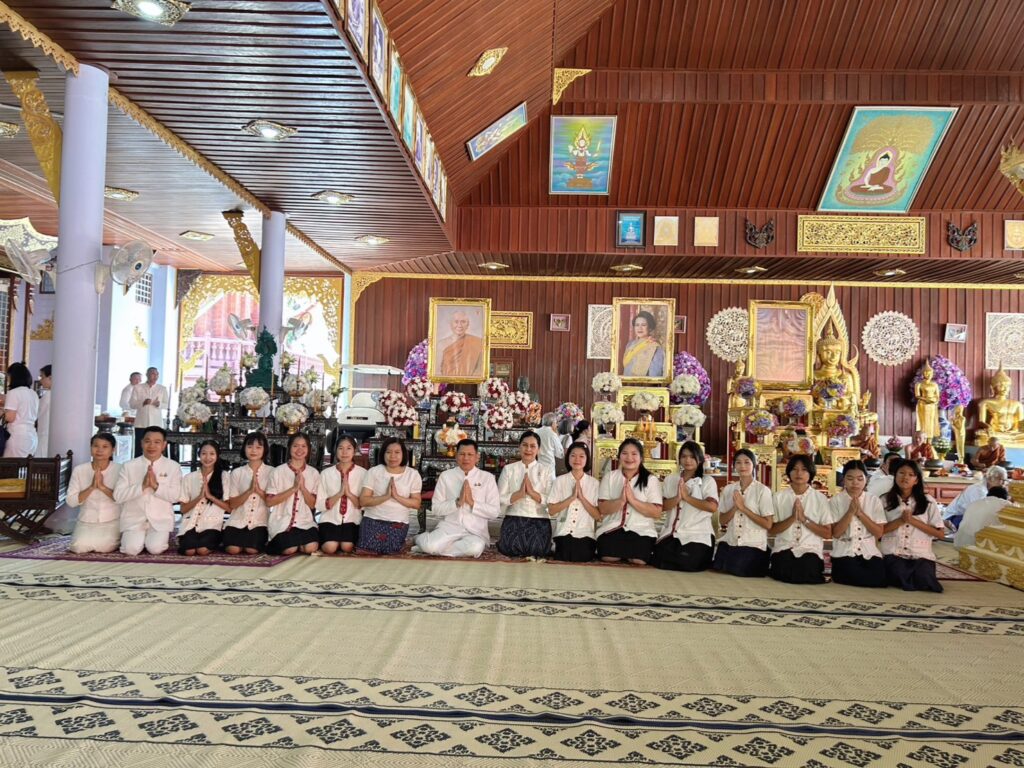 โรงเรียนคำบกวิทยาคาร ร่วมกิจกรรมสืบสานวิถีพุทธ เนื่องในเทศกาลวันวิสาขบูชา จังหวัดมุกดาหาร ณ วัดป่าวิเวกวัฒนาราม
